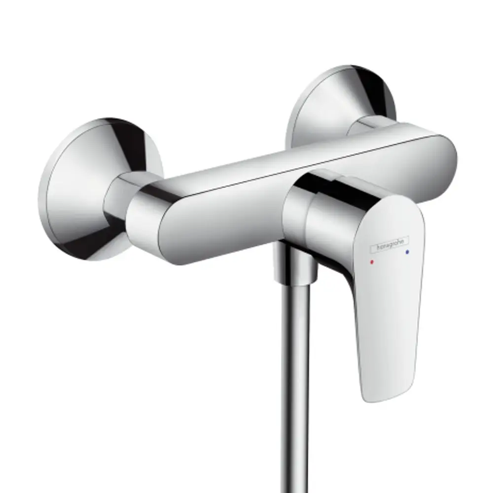 Chromfarbener Einhebel-Brausemischer von Hansgrohe. Minimalistisches Design mit klaren Linien und einem Hebel zur Temperatur- und Durchflussregelung. Montiert an Wand.